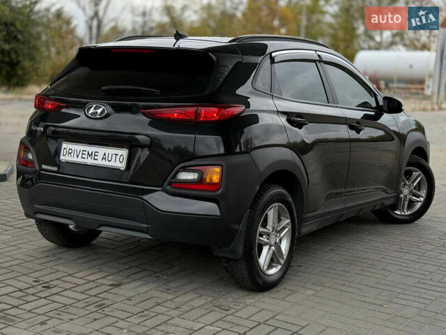 Черный Хендай Kona, объемом двигателя 2 л и пробегом 121 тыс. км за 13699 $, фото 4 на Automoto.ua