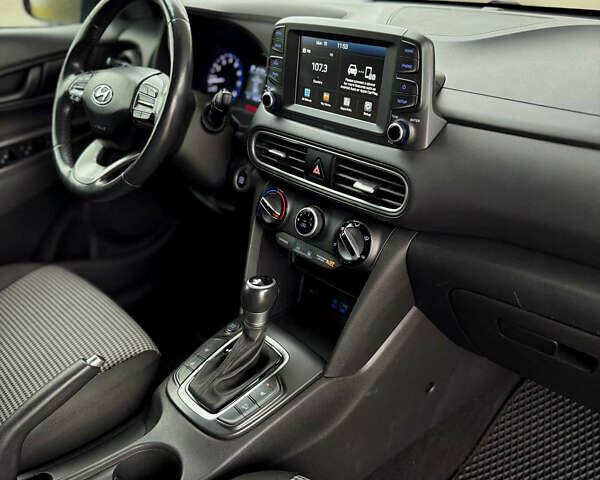 Черный Хендай Kona, объемом двигателя 2 л и пробегом 121 тыс. км за 13699 $, фото 24 на Automoto.ua