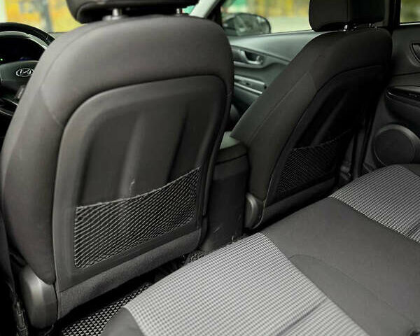 Черный Хендай Kona, объемом двигателя 2 л и пробегом 121 тыс. км за 13699 $, фото 12 на Automoto.ua