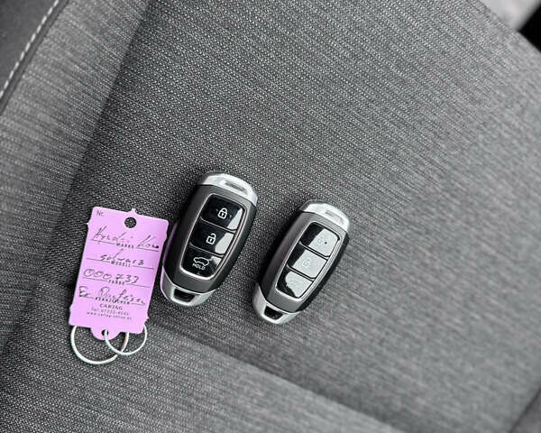 Черный Хендай Kona, объемом двигателя 0 л и пробегом 140 тыс. км за 17900 $, фото 62 на Automoto.ua