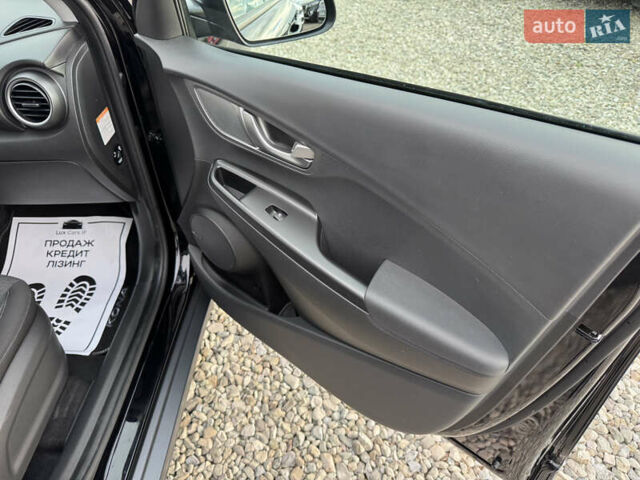 Черный Хендай Kona, объемом двигателя 0 л и пробегом 140 тыс. км за 17900 $, фото 56 на Automoto.ua