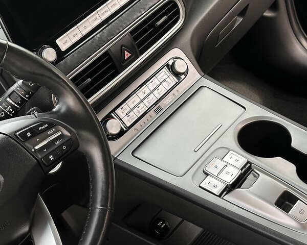 Черный Хендай Kona, объемом двигателя 0 л и пробегом 64 тыс. км за 22000 $, фото 6 на Automoto.ua