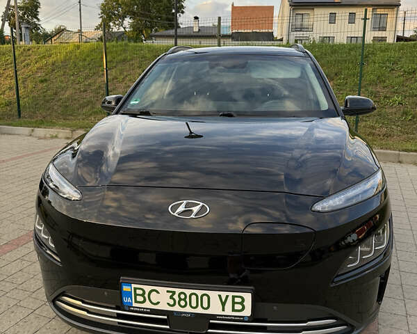 Черный Хендай Kona, объемом двигателя 0 л и пробегом 34 тыс. км за 19800 $, фото 2 на Automoto.ua