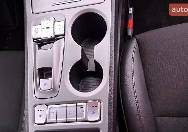 Черный Хендай Kona, объемом двигателя 0 л и пробегом 102 тыс. км за 17999 $, фото 23 на Automoto.ua