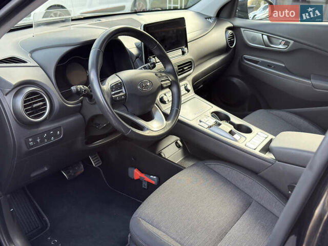 Черный Хендай Kona, объемом двигателя 0 л и пробегом 137 тыс. км за 16800 $, фото 10 на Automoto.ua