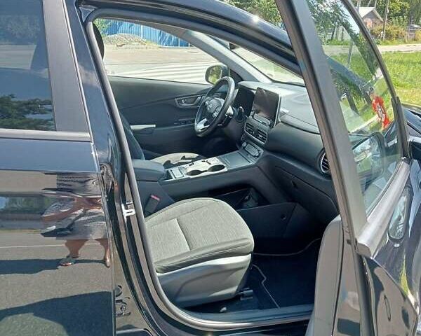 Чорний Хендай Kona, об'ємом двигуна 0 л та пробігом 127 тис. км за 16500 $, фото 8 на Automoto.ua