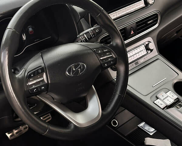 Черный Хендай Kona, объемом двигателя 0 л и пробегом 64 тыс. км за 22000 $, фото 5 на Automoto.ua