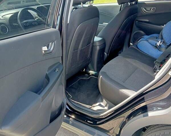 Чорний Хендай Kona, об'ємом двигуна 0 л та пробігом 127 тис. км за 16500 $, фото 2 на Automoto.ua