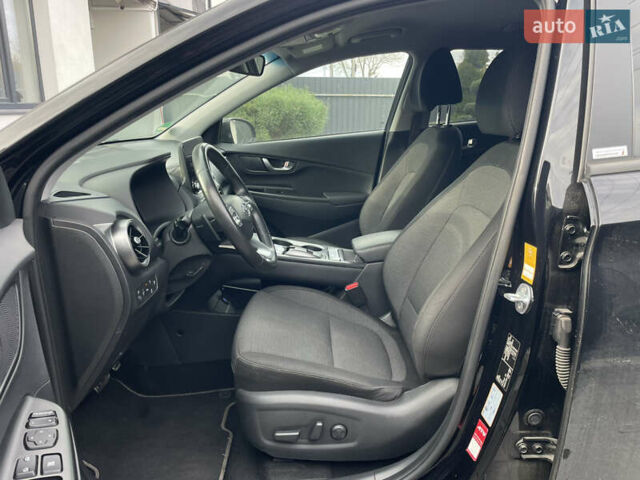 Черный Хендай Kona, объемом двигателя 0 л и пробегом 34 тыс. км за 19800 $, фото 42 на Automoto.ua
