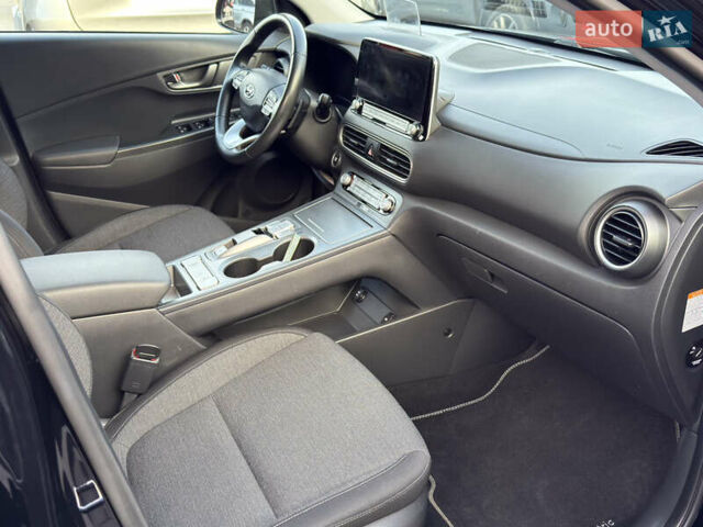 Черный Хендай Kona, объемом двигателя 0 л и пробегом 137 тыс. км за 16800 $, фото 11 на Automoto.ua