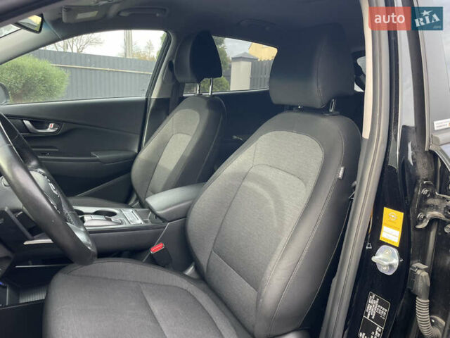 Черный Хендай Kona, объемом двигателя 0 л и пробегом 34 тыс. км за 19800 $, фото 44 на Automoto.ua