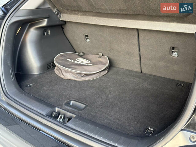 Черный Хендай Kona, объемом двигателя 0 л и пробегом 137 тыс. км за 16800 $, фото 17 на Automoto.ua