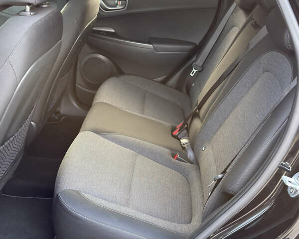 Черный Хендай Kona, объемом двигателя 0 л и пробегом 137 тыс. км за 16800 $, фото 12 на Automoto.ua