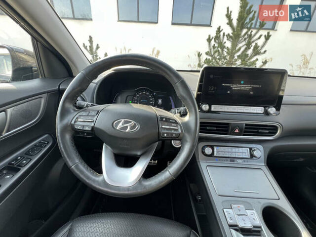 Чорний Хендай Kona, об'ємом двигуна 0 л та пробігом 100 тис. км за 16999 $, фото 27 на Automoto.ua