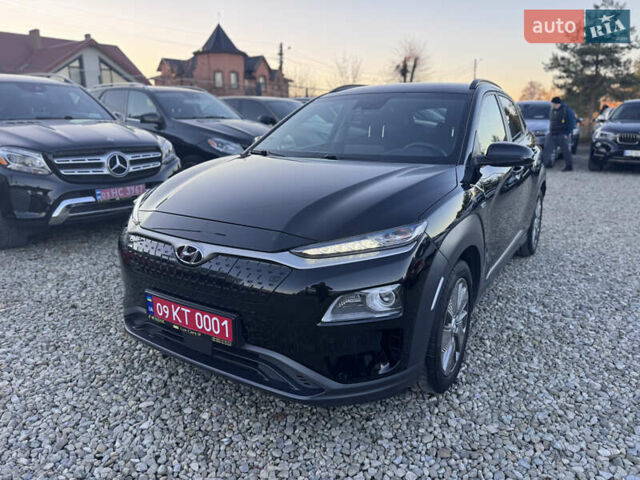 Черный Хендай Kona, объемом двигателя 0 л и пробегом 84 тыс. км за 17789 $, фото 2 на Automoto.ua