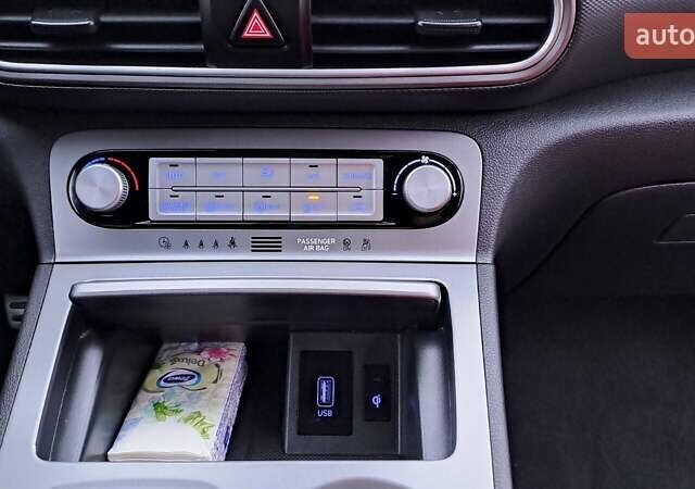 Черный Хендай Kona, объемом двигателя 0 л и пробегом 102 тыс. км за 17999 $, фото 22 на Automoto.ua