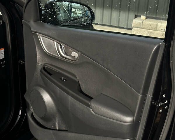 Черный Хендай Kona, объемом двигателя 0 л и пробегом 64 тыс. км за 22000 $, фото 33 на Automoto.ua