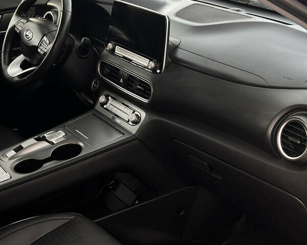 Черный Хендай Kona, объемом двигателя 0 л и пробегом 64 тыс. км за 22000 $, фото 8 на Automoto.ua