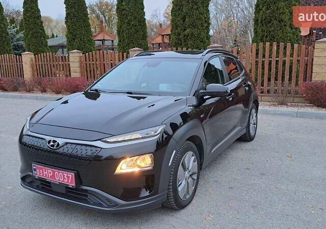 Черный Хендай Kona, объемом двигателя 0 л и пробегом 102 тыс. км за 17999 $, фото 1 на Automoto.ua