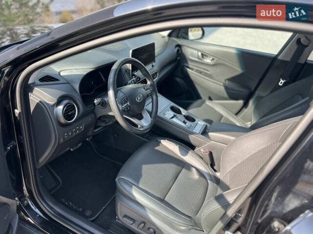 Чорний Хендай Kona, об'ємом двигуна 0 л та пробігом 100 тис. км за 16999 $, фото 20 на Automoto.ua