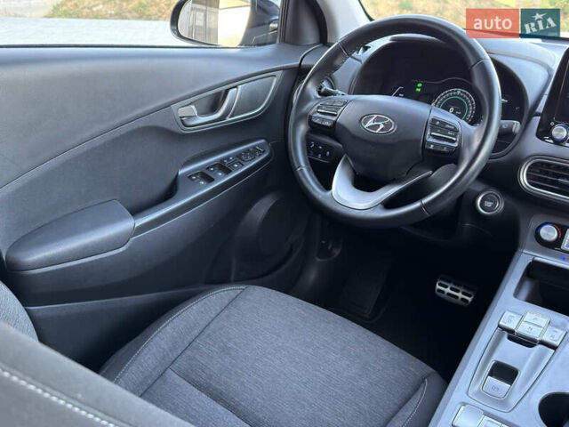 Черный Хендай Kona, объемом двигателя 0 л и пробегом 137 тыс. км за 16800 $, фото 8 на Automoto.ua