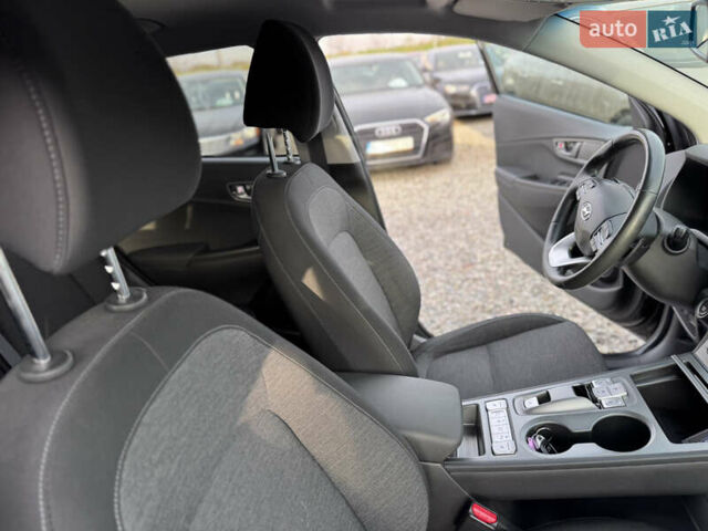 Черный Хендай Kona, объемом двигателя 0 л и пробегом 140 тыс. км за 17900 $, фото 58 на Automoto.ua