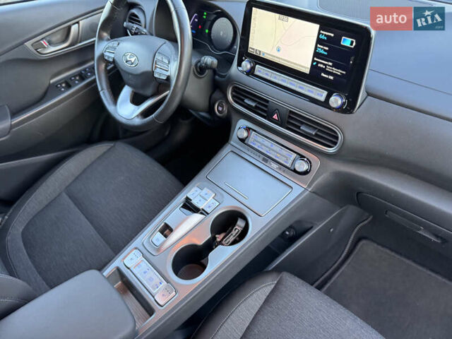 Черный Хендай Kona, объемом двигателя 0 л и пробегом 84 тыс. км за 17789 $, фото 49 на Automoto.ua