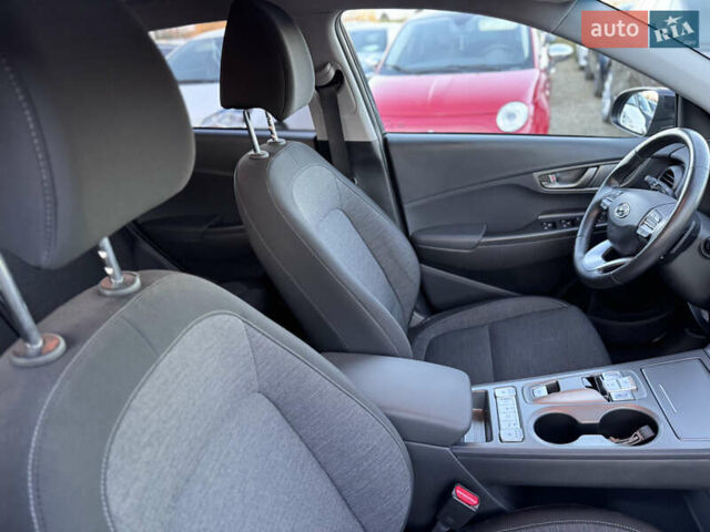 Черный Хендай Kona, объемом двигателя 0 л и пробегом 84 тыс. км за 17789 $, фото 47 на Automoto.ua