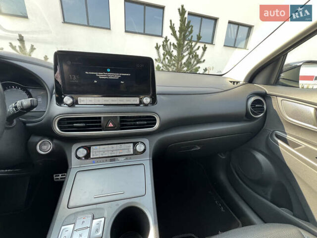 Чорний Хендай Kona, об'ємом двигуна 0 л та пробігом 100 тис. км за 16999 $, фото 28 на Automoto.ua