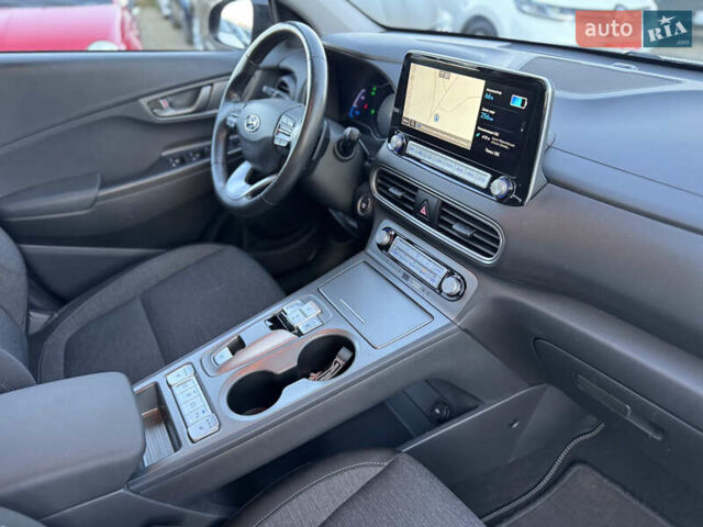 Черный Хендай Kona, объемом двигателя 0 л и пробегом 84 тыс. км за 17789 $, фото 48 на Automoto.ua