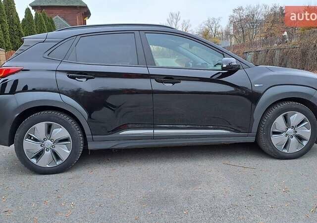 Черный Хендай Kona, объемом двигателя 0 л и пробегом 102 тыс. км за 17999 $, фото 6 на Automoto.ua