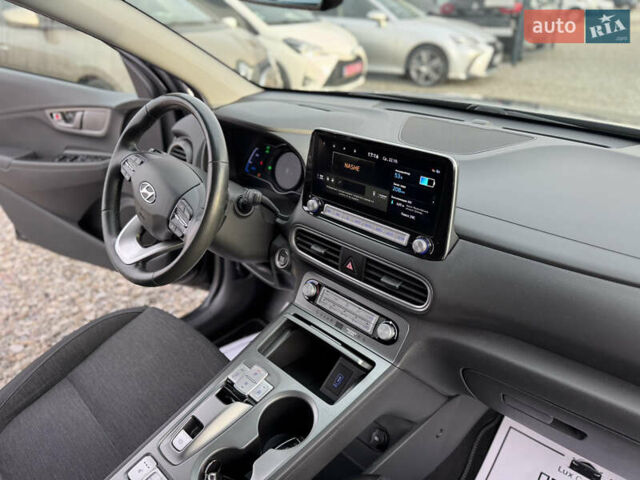 Черный Хендай Kona, объемом двигателя 0 л и пробегом 140 тыс. км за 17900 $, фото 60 на Automoto.ua