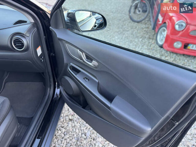 Черный Хендай Kona, объемом двигателя 0 л и пробегом 84 тыс. км за 17789 $, фото 45 на Automoto.ua