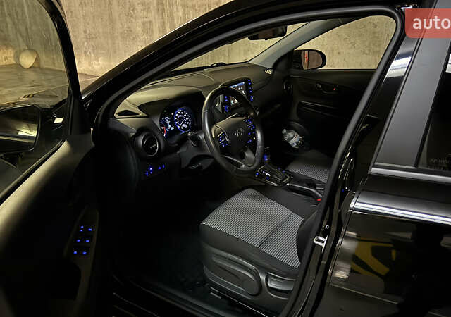 Чорний Хендай Kona, об'ємом двигуна 2 л та пробігом 31 тис. км за 18500 $, фото 6 на Automoto.ua