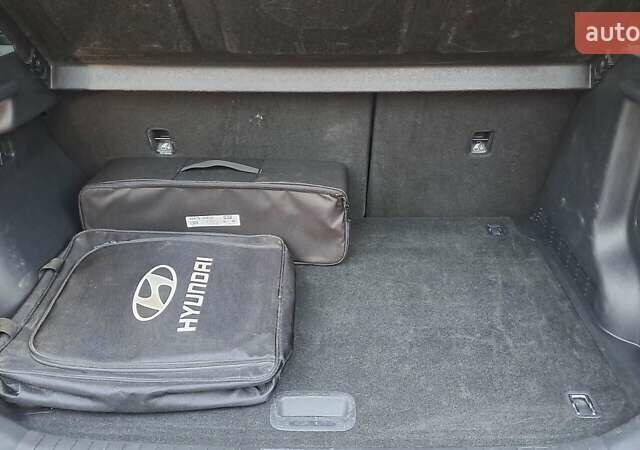 Черный Хендай Kona, объемом двигателя 0 л и пробегом 102 тыс. км за 17999 $, фото 8 на Automoto.ua