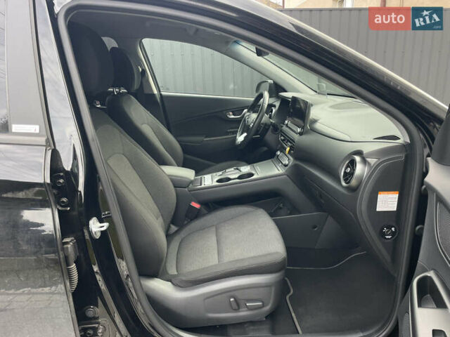 Черный Хендай Kona, объемом двигателя 0 л и пробегом 34 тыс. км за 19800 $, фото 61 на Automoto.ua