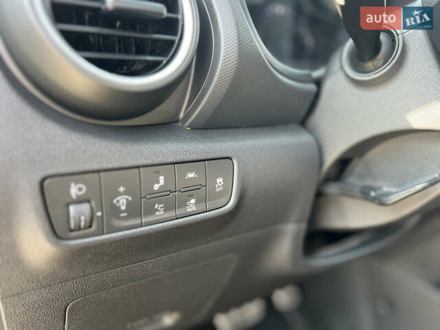 Чорний Хендай Kona, об'ємом двигуна 0 л та пробігом 100 тис. км за 16999 $, фото 19 на Automoto.ua