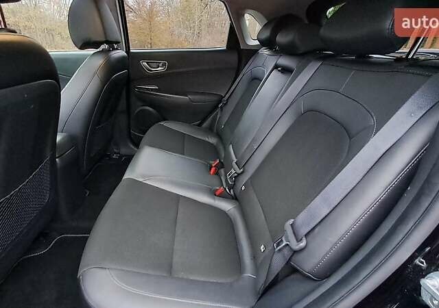 Черный Хендай Kona, объемом двигателя 0 л и пробегом 102 тыс. км за 17999 $, фото 11 на Automoto.ua
