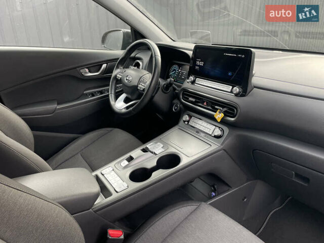 Черный Хендай Kona, объемом двигателя 0 л и пробегом 34 тыс. км за 19800 $, фото 63 на Automoto.ua