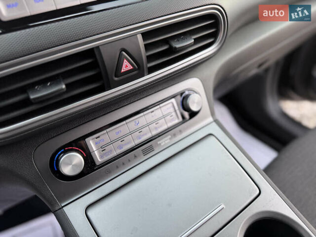 Черный Хендай Kona, объемом двигателя 0 л и пробегом 140 тыс. км за 17900 $, фото 40 на Automoto.ua