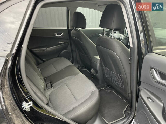 Черный Хендай Kona, объемом двигателя 0 л и пробегом 34 тыс. км за 19800 $, фото 65 на Automoto.ua