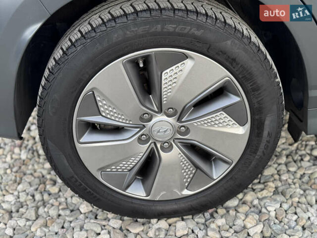 Черный Хендай Kona, объемом двигателя 0 л и пробегом 140 тыс. км за 17900 $, фото 18 на Automoto.ua