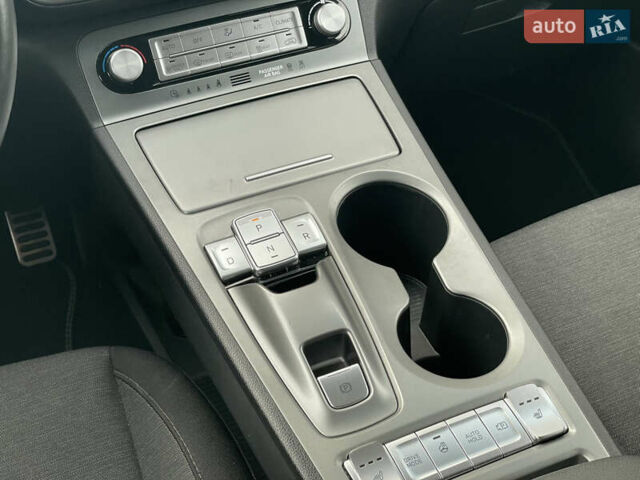 Черный Хендай Kona, объемом двигателя 0 л и пробегом 34 тыс. км за 19800 $, фото 53 на Automoto.ua