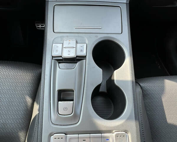 Чорний Хендай Kona, об'ємом двигуна 0 л та пробігом 100 тис. км за 16999 $, фото 30 на Automoto.ua