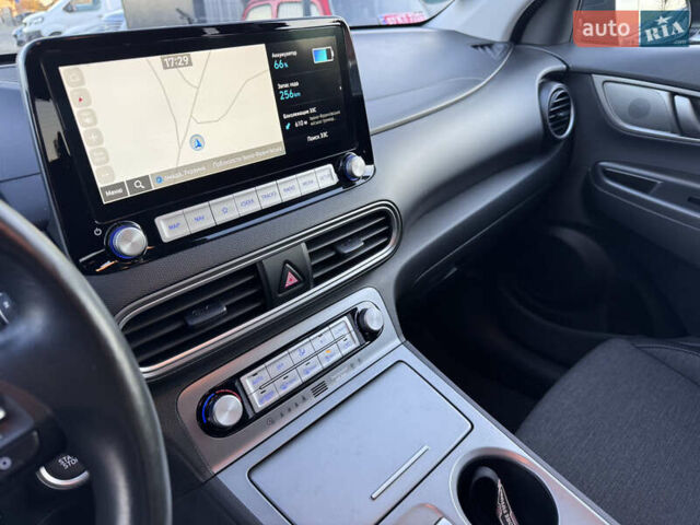 Черный Хендай Kona, объемом двигателя 0 л и пробегом 84 тыс. км за 17789 $, фото 34 на Automoto.ua