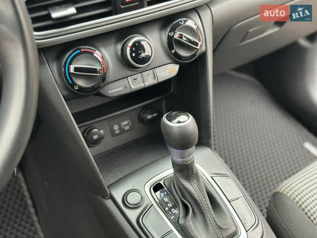 Чорний Хендай Kona, об'ємом двигуна 2 л та пробігом 137 тис. км за 14800 $, фото 21 на Automoto.ua
