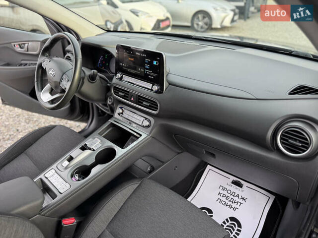 Черный Хендай Kona, объемом двигателя 0 л и пробегом 140 тыс. км за 17900 $, фото 61 на Automoto.ua