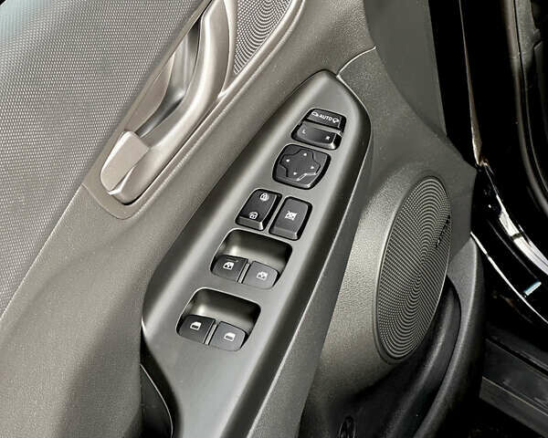 Черный Хендай Kona, объемом двигателя 0 л и пробегом 64 тыс. км за 22000 $, фото 12 на Automoto.ua