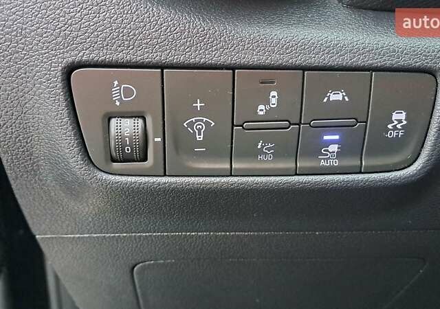 Черный Хендай Kona, объемом двигателя 0 л и пробегом 102 тыс. км за 17999 $, фото 17 на Automoto.ua