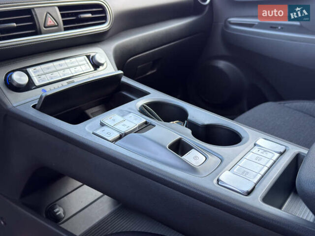 Черный Хендай Kona, объемом двигателя 0 л и пробегом 137 тыс. км за 16800 $, фото 25 на Automoto.ua